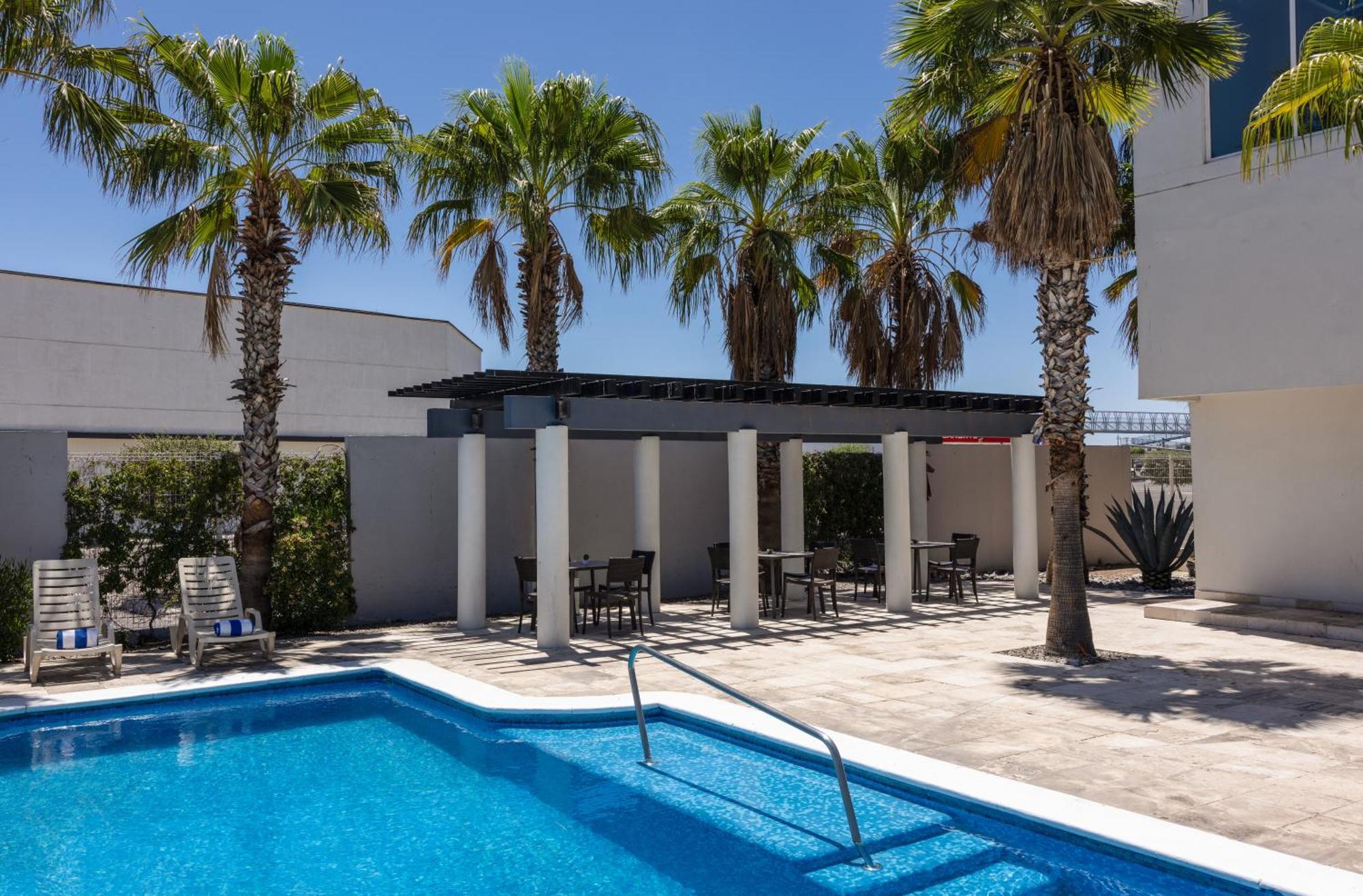 Courtyard By Marriott הרמוסיו מראה חיצוני תמונה