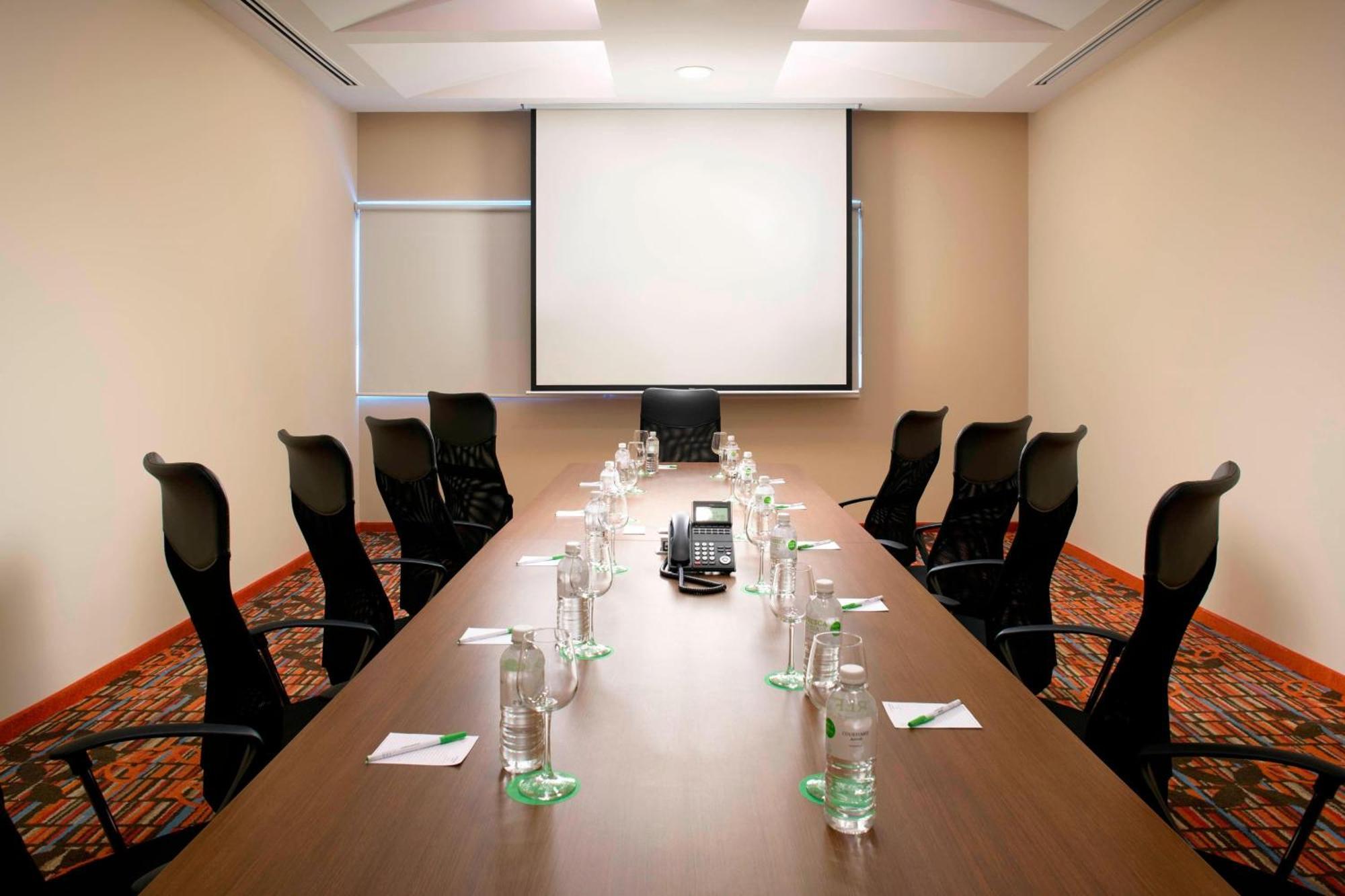 Courtyard By Marriott הרמוסיו מראה חיצוני תמונה