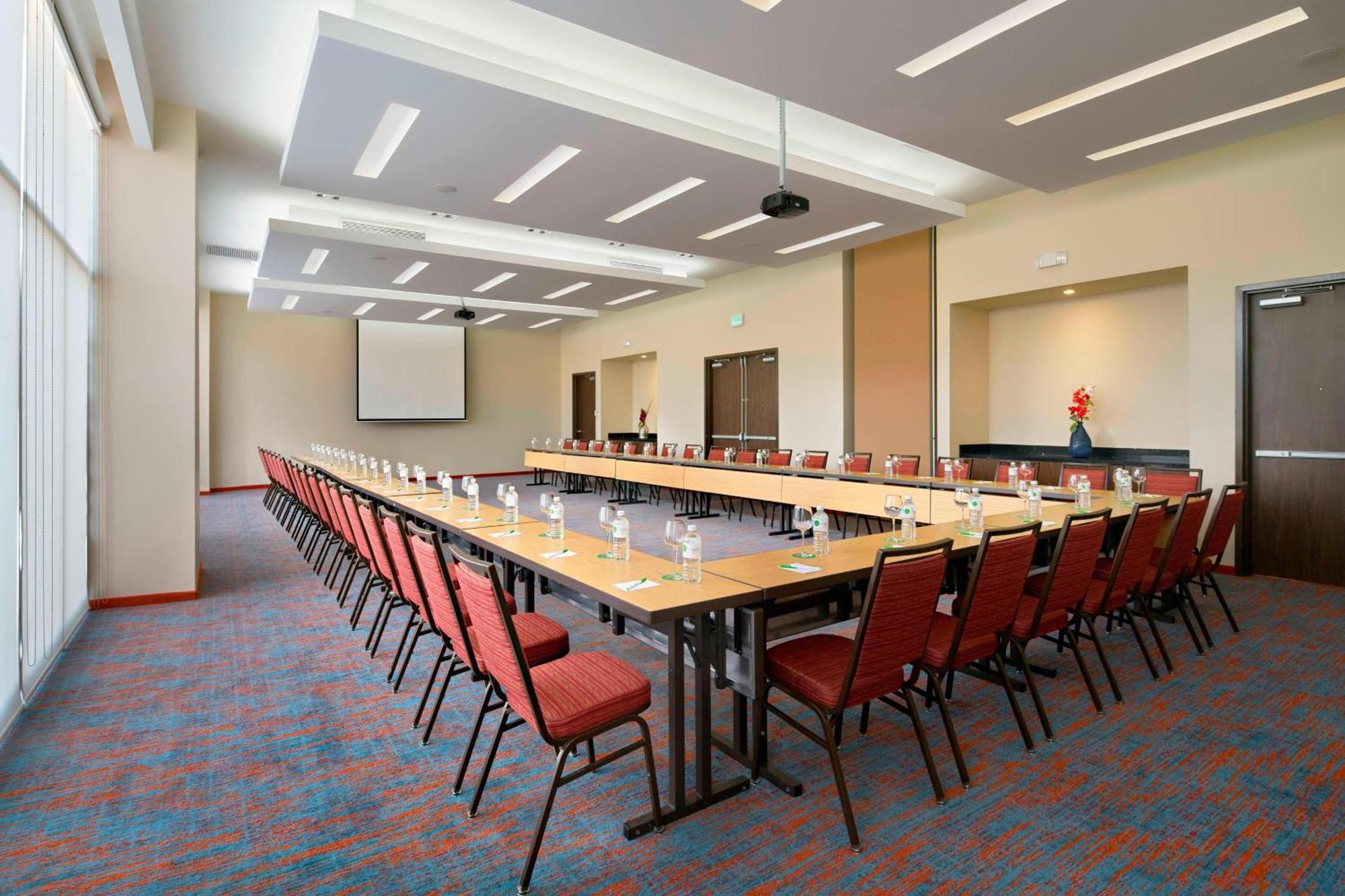Courtyard By Marriott הרמוסיו מראה חיצוני תמונה