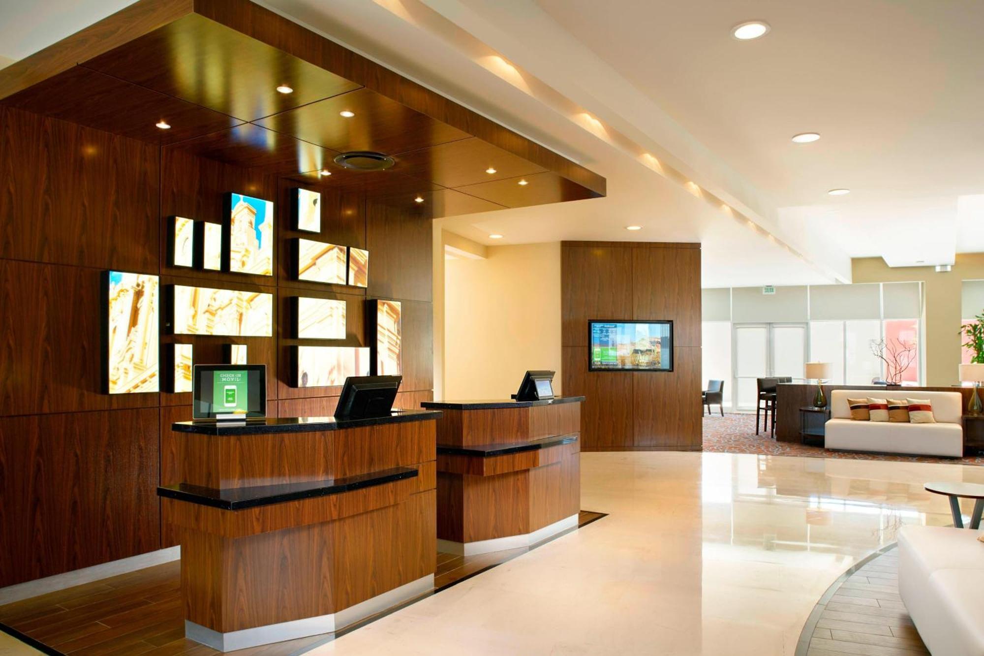 Courtyard By Marriott הרמוסיו מראה חיצוני תמונה