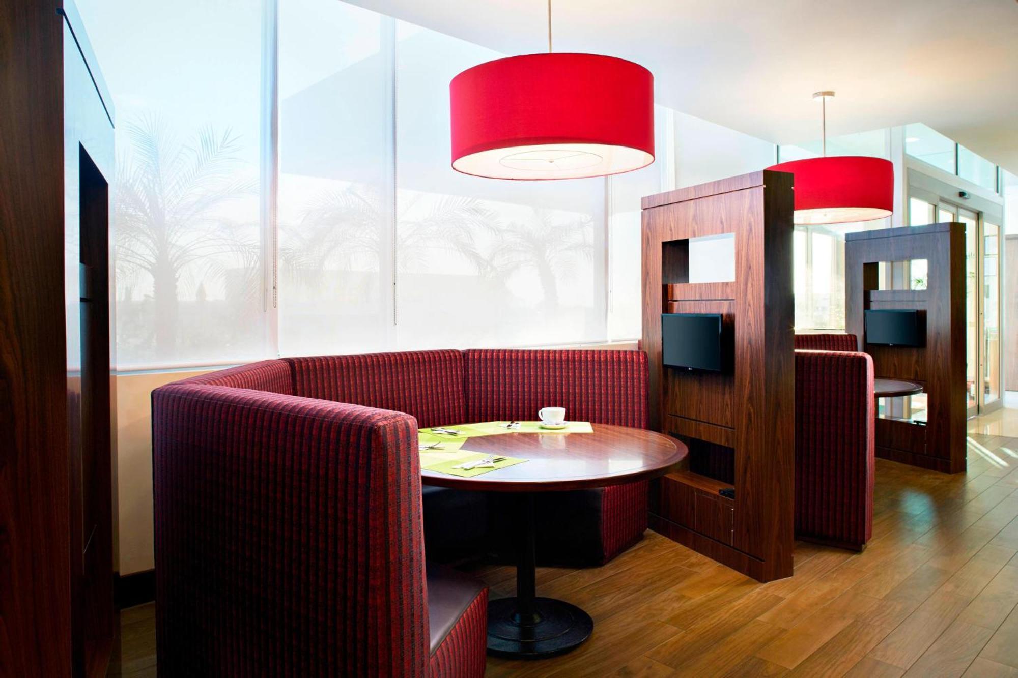 Courtyard By Marriott הרמוסיו מראה חיצוני תמונה