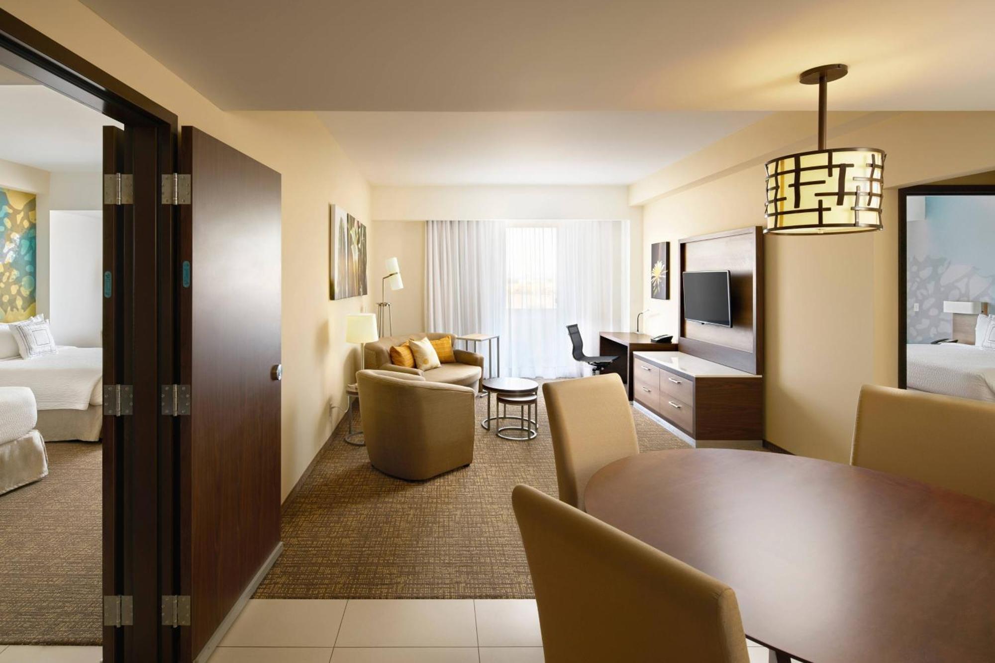Courtyard By Marriott הרמוסיו מראה חיצוני תמונה